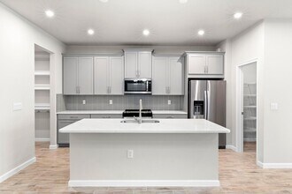 25947 Woven Wicker Bnd in Lutz, FL - Building Photo - Building Photo