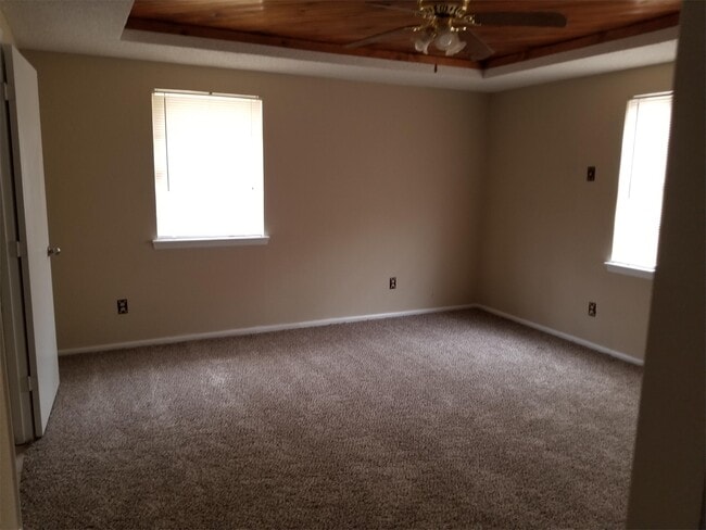 610 E Water St in Weatherford, TX - Building Photo - Building Photo