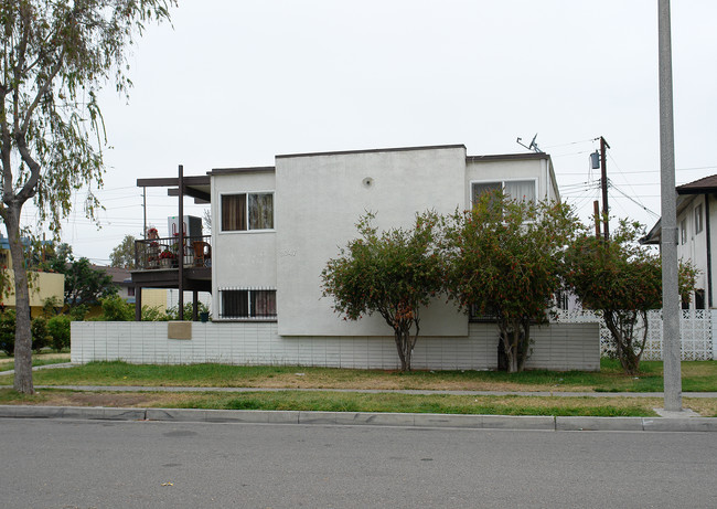 2047 S Sprague Ln in Anaheim, CA - Building Photo - Building Photo