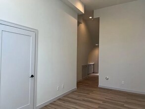 6945 Ellis Ave S-Unit -S in Seattle, WA - Foto de edificio - Building Photo