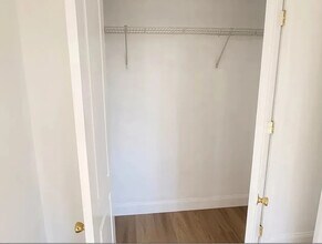 141-33 Pershing Crescent in Queens, NY - Foto de edificio - Building Photo