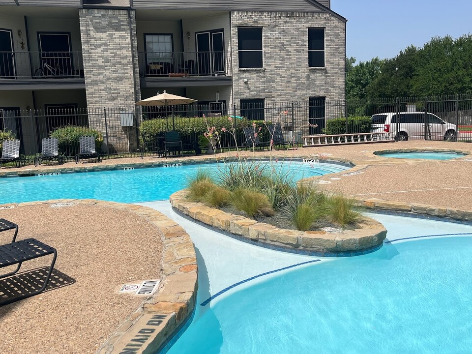 Waterford on the Green Apartments in North Richland Hills, TX - Building Photo