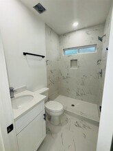 1235 W Gray St, Unit 1 in Houston, TX - Building Photo - Building Photo