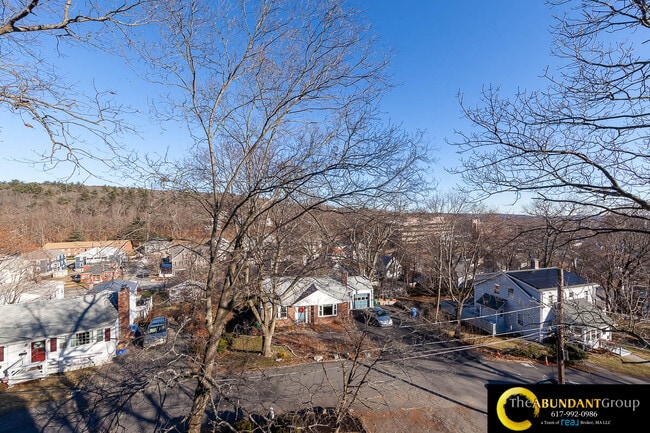 48 Caldwell Rd in Waltham, MA - Foto de edificio - Building Photo