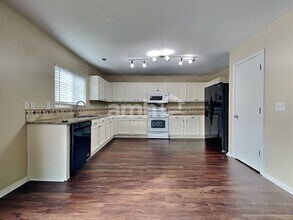 8859 Arbor Glen Dr in North Charleston, SC - Building Photo - Building Photo