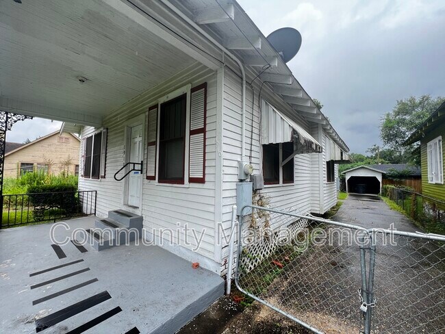 property at 1910 Walnut St