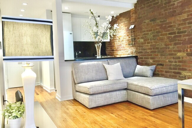 property at 224 E 18th St