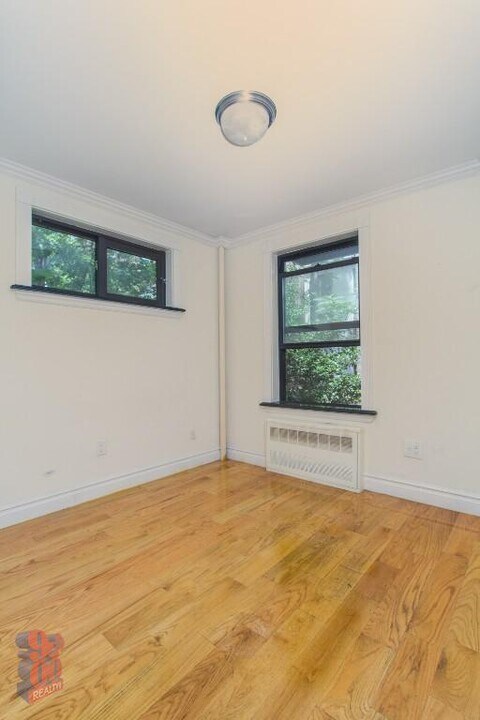 233 E 29th St in New York, NY - Building Photo