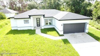3119 Halcomb Ave SE in Palm Bay, FL - Building Photo