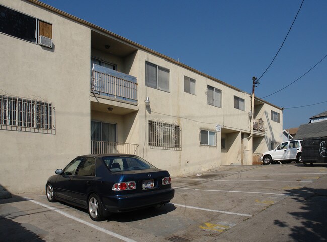 Sunset House in San Diego, CA - Building Photo - Building Photo