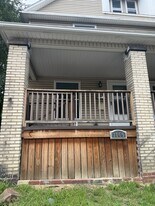 1069 Ackley St in Akron, OH - Building Photo