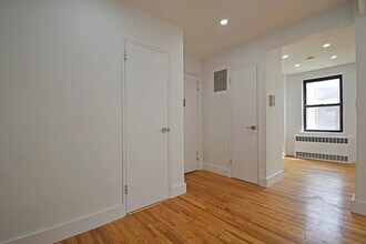 52-18 39th Ave in Queens, NY - Building Photo - Building Photo