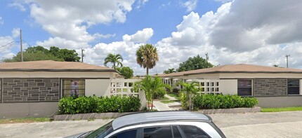 Hialeah Apartments East 7th Street in Hialeah, FL - Foto de edificio - Building Photo