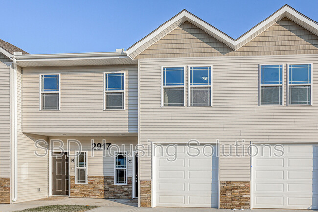 property at 2913 S Harvard Ave