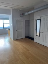 33 Middle St in Lowell, MA - Building Photo - Building Photo