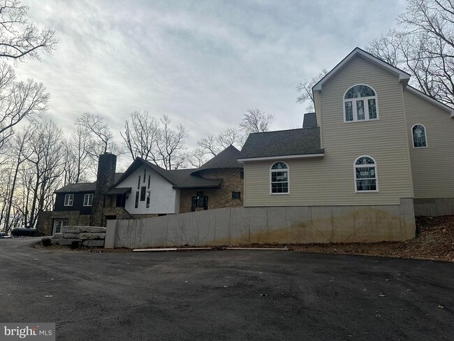 1716 Horse Shoe Trail in Malvern, PA - Foto de edificio - Building Photo