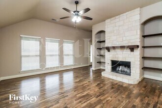 1121 Marigold Dr in Burleson, TX - Foto de edificio - Building Photo