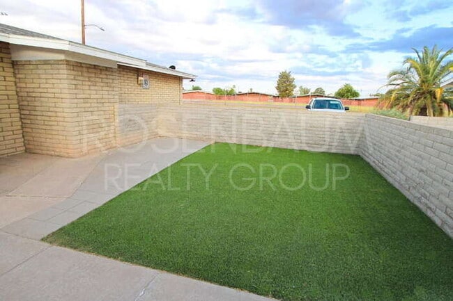 1008 N Pueblo Dr in Casa Grande, AZ - Foto de edificio - Building Photo