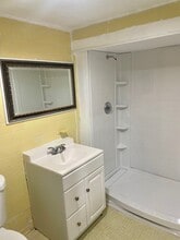 1077 Martinstein Ave in Bay Shore, NY - Building Photo - Building Photo