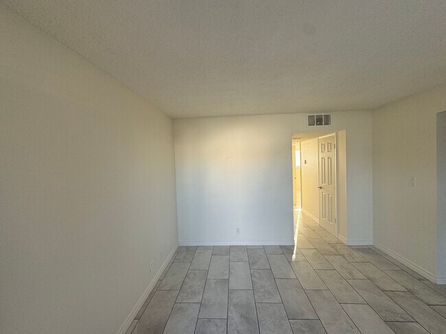 212 Orland St in Las Vegas, NV - Building Photo - Building Photo