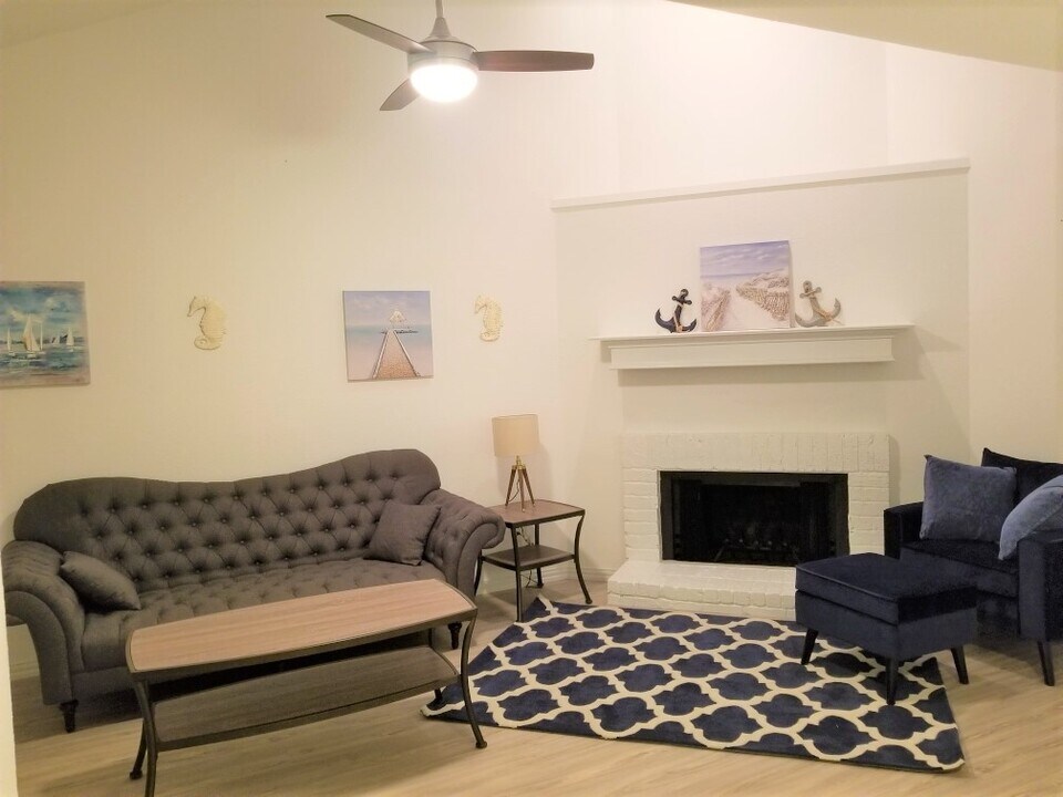 6646 E Lovers Ln, Unit 1308 in Dallas, TX - Foto de edificio