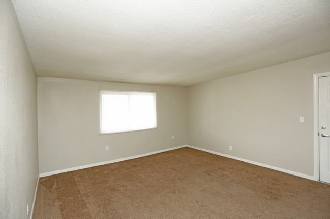 State Street Apartments in Leavenworth, KS - Building Photo - Interior Photo