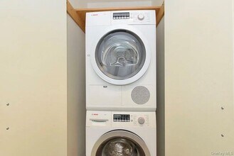 39-16 Prince St, Unit 6E in Queens, NY - Building Photo - Building Photo