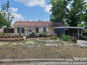 210 Menlo Blvd in San Antonio, TX - Foto de edificio