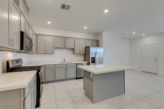 500 Ylang Pl in Henderson, NV - Building Photo - Building Photo