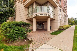 2 Clairtrell Rd in Toronto, ON - Building Photo