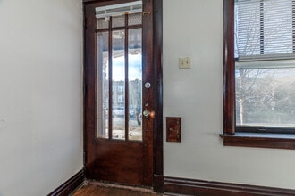 3905 Dunnica Ave, Unit 3905A in St. Louis, MO - Foto de edificio - Building Photo