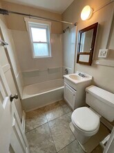 343 Hemlock Dr in Moon Township, PA - Foto de edificio - Building Photo