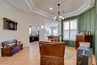 8528 Crest Hill in Las Vegas, NV - Building Photo - Building Photo