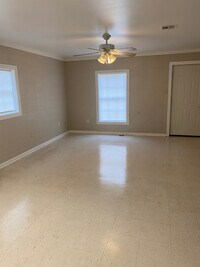 4111 La-31, Unit B photo'