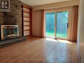 93 Southdale Dr in Markham, ON - Building Photo - Building Photo