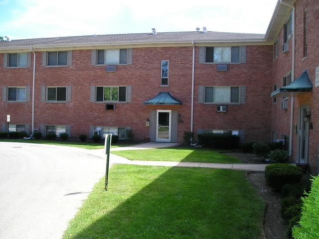 Brockway Court Apartments in Palatine, IL - Building Photo - Building Photo