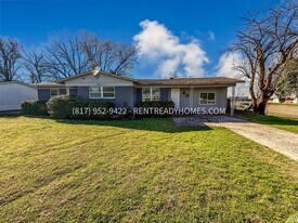 6700 Reeves St in Richland Hills, TX - Building Photo