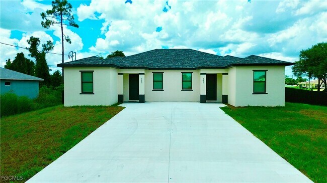 property at 4402 Golfview Blvd