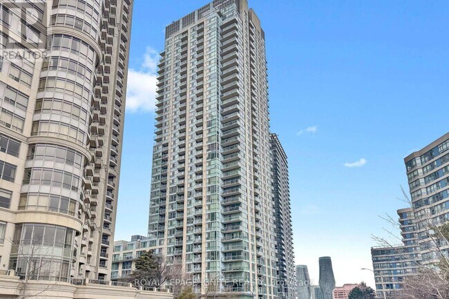 225 Webb Dr in Mississauga, ON - Building Photo - Building Photo