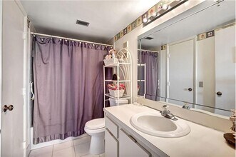 6866 Huntington Ln in Delray Beach, FL - Building Photo - Building Photo