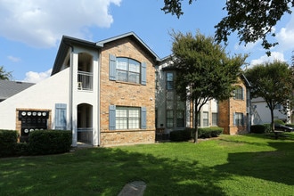 Saddle Brook Apartments in Waco, TX - Foto de edificio - Building Photo