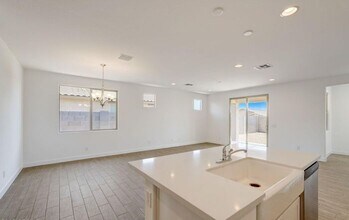 24151 W Gross Ave in Buckeye, AZ - Foto de edificio - Building Photo