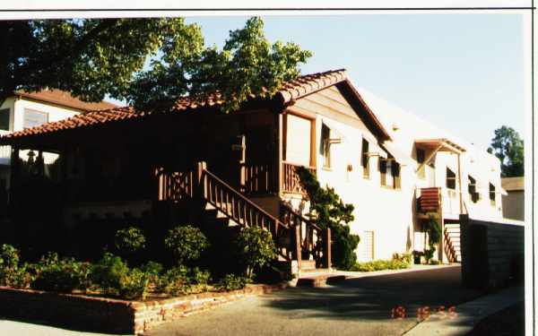 1450-1454 E Chevy Chase Dr in Glendale, CA - Foto de edificio