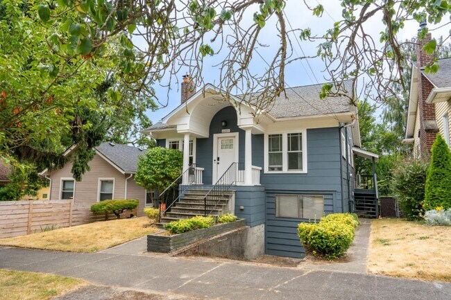 6027 28th Ave NE in Seattle, WA - Building Photo - Building Photo