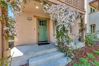 351 Pine Way in Mountain View, CA - Building Photo - Building Photo