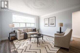 2161 Ghent Ave in Burlington, ON - Building Photo - Building Photo