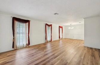 5710 Glasgow Ln in Beaumont, TX - Building Photo - Building Photo