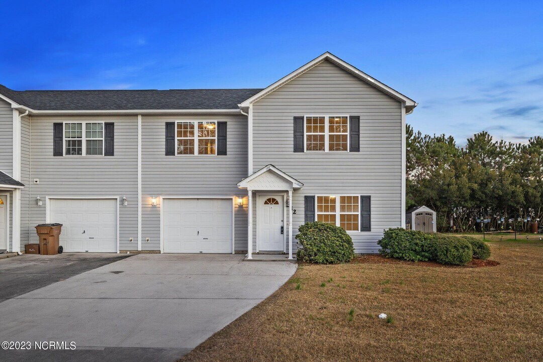 252 Smallwood Rd in Hubert, NC - Foto de edificio