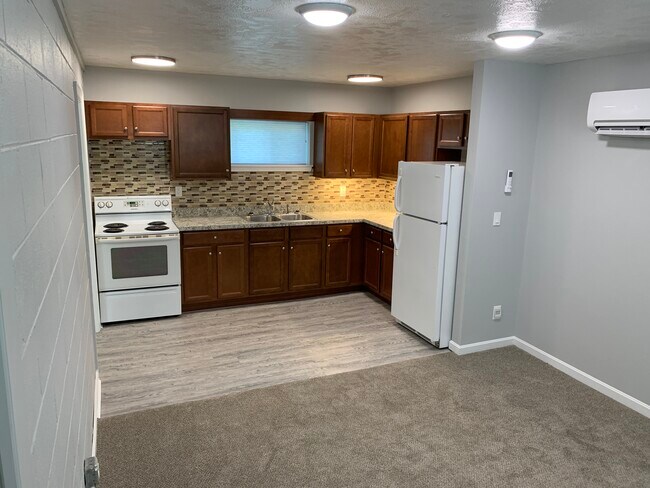 705 Peach Tree Ln, Unit Apt #1 in Erlanger, KY - Foto de edificio - Building Photo
