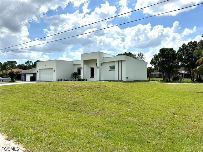 515 Broadway Ave in Lehigh Acres, FL - Building Photo - Building Photo